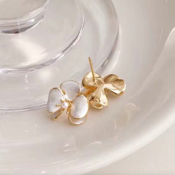 Anthro Red Blue Enamel Pansy Flower Stud Earrings Women Five Petals Crystal Pin - Picture 3 of 16